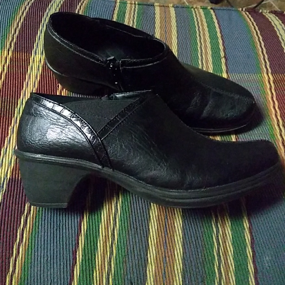 Easy Street comfort wave booties